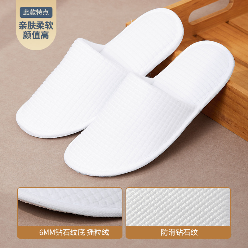 Pantuflas desechables de alta gama para hoteles, pantuflas específicas para huéspedes de hoteles y salones de belleza, pantuflas antideslizantes gruesas para casas de huéspedes.