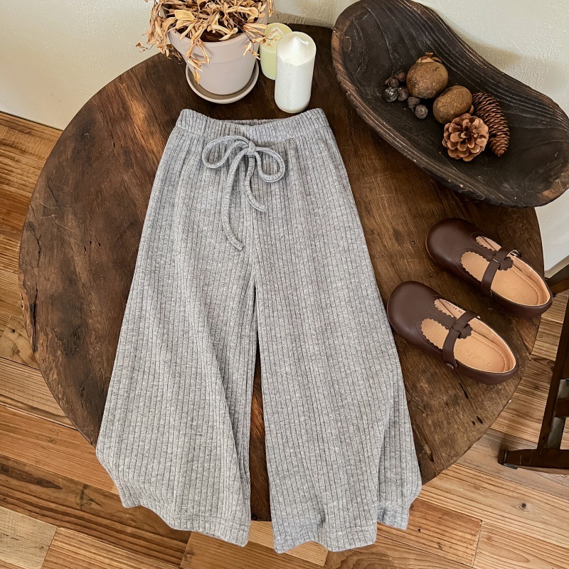 スイートキッズジーンズ2025女児秋冬韓国風花柄刺繍リボン付き裏起毛ジーンズトレンドスタイル