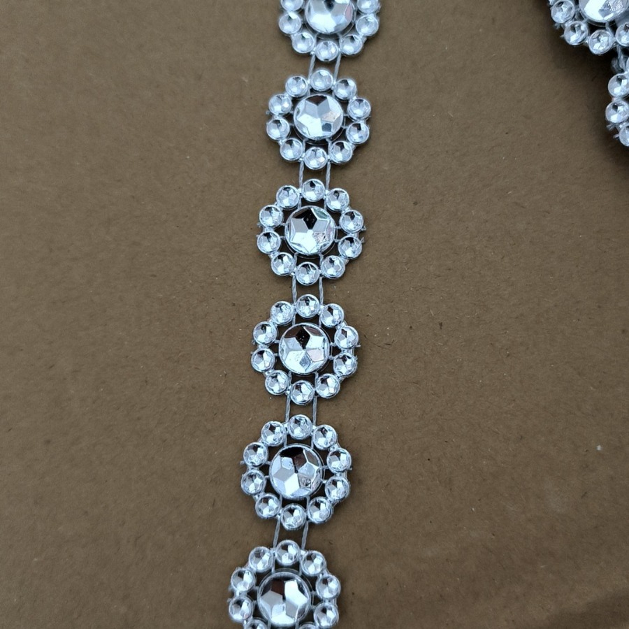 Accesorios de vestuario Accesorios de vestir Accesorios de girasol de una sola tira al por mayor Diamante de hilo Diamante de plástico Diamante de taladro Zapatos y sombreros Adornos