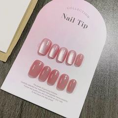 [Real-World Photography] Handmade Cat-Eye Crystal Nail Art Wearable Tips—French-Style Sparkling Rhinestones in Nude Shade for a Brightening, Removable Look