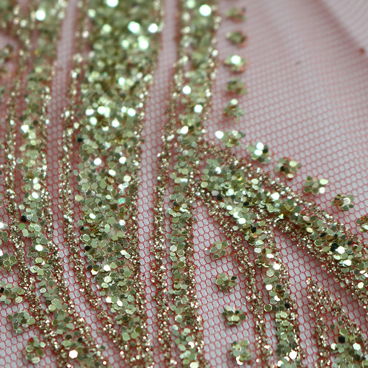 Fabricantes promociones a bajo precio spot oro pulverizado oro alto brillo tela vestido de boda accesorios de encaje