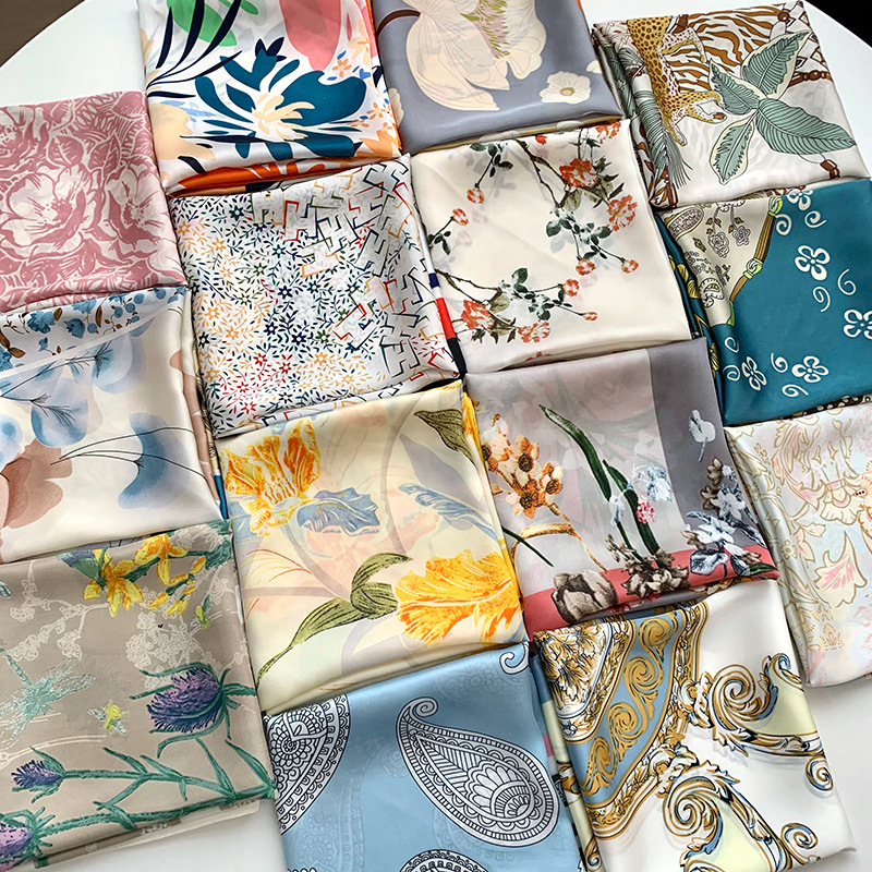 Bufanda de seda, bufanda cuadrada pequeña, sensación premium, nuevo estilo coreano, chal de seda de imitación dulce y fresco, bolso de flores, pañuelo en la cabeza, cinturón para el cabello