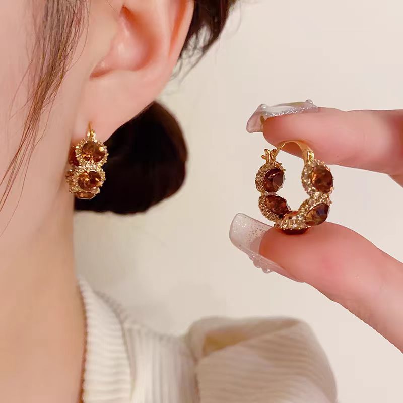 French retro elegant Hong Kong style zircon circle ear buckle niche design exquisite light luxury high-grade fashion earrings for women