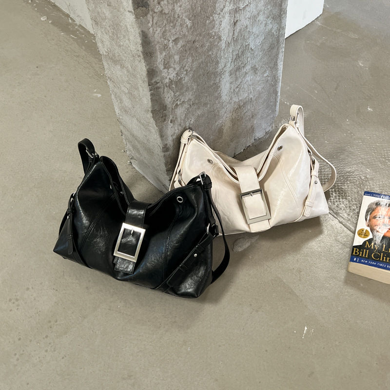 Stylish and practical large-capacity bag for women, 2026 early autumn new collection, featuring a chic and retro design, suitable as a crossbody bag, shoulder bag, or tote bag
