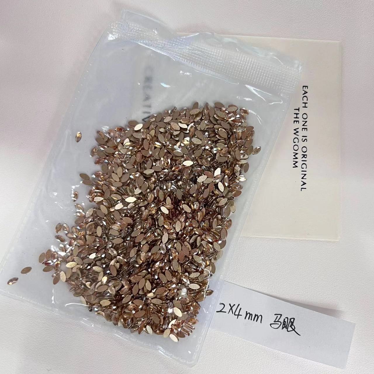 샴페인 플랫 바텀 모양의 다이아몬드-말 눈