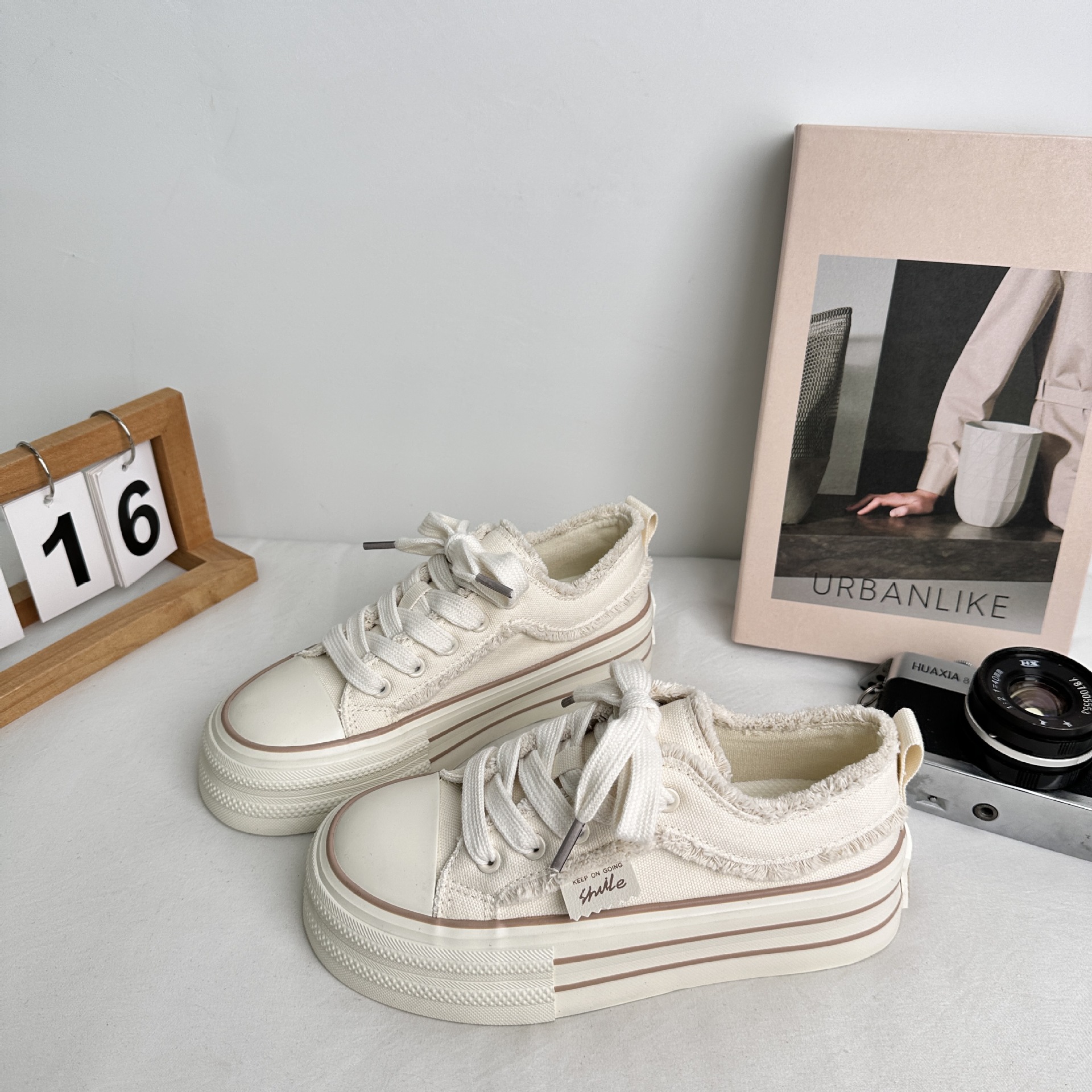 Yuanbo 2025 primavera y verano nuevos zapatos de lona de suela gruesa para estudiantes, zapatos casuales de todo fósforo, borlas, zapatos de mujer de tendencia