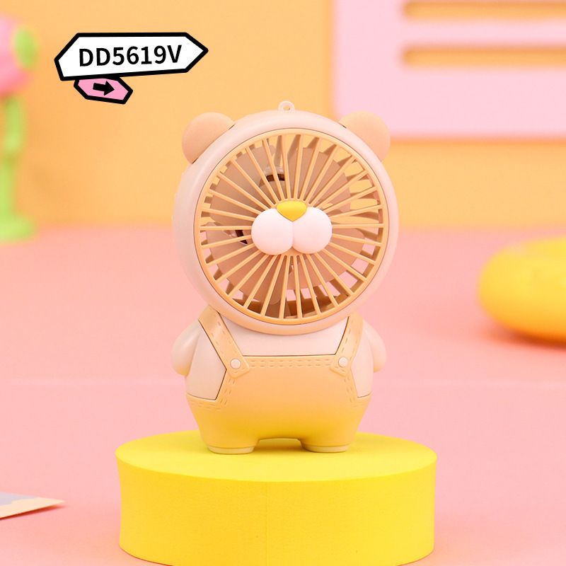 萌えかわいがってアイスクリームの扇風機の子供のミニは扇風機のusbを持って充電します。|undefined
