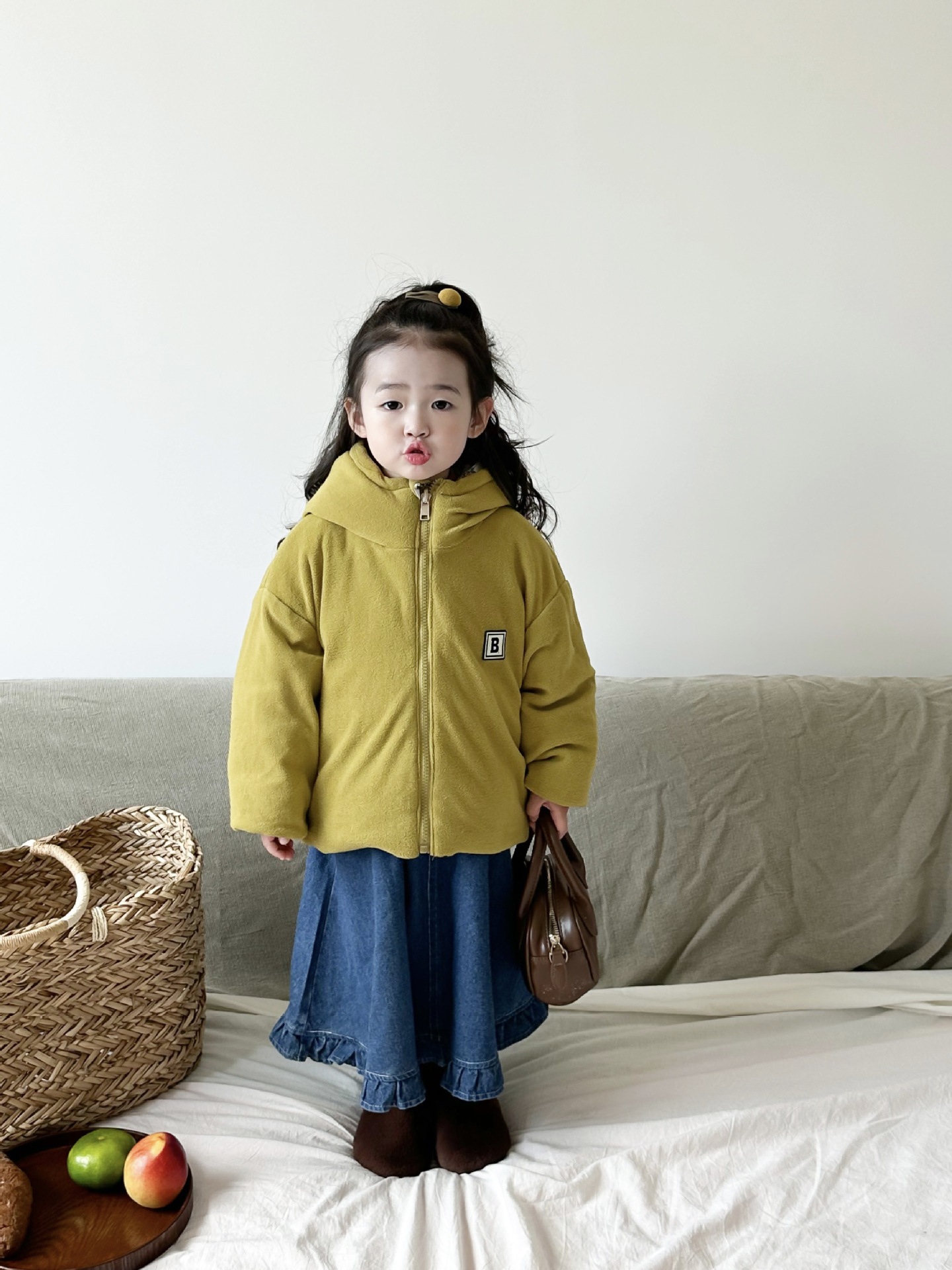 Kinder 2023 Herbst/Winter neue doppelseitige weiße Ente kurze koreanische Version Baby-Daunenjacke für Kinder_voghion.com