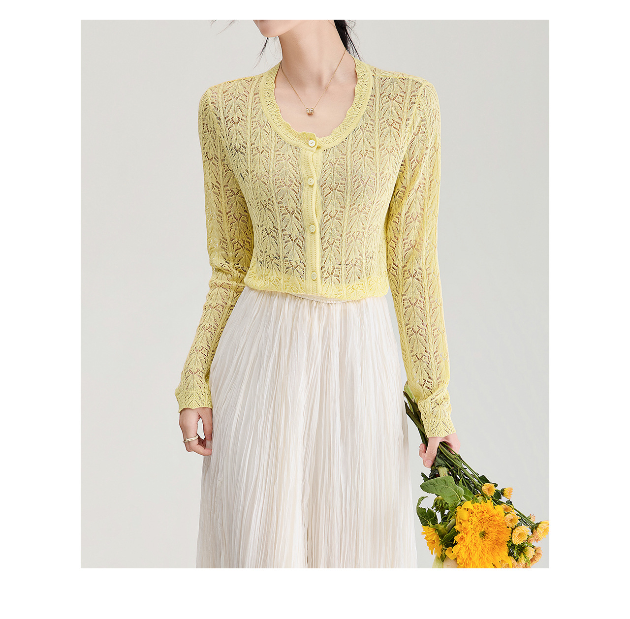 Áo cardigan cổ tròn họa tiết hoa móc nổi thiết kế mỏng nhẹ — màu trắng chi tiết 3