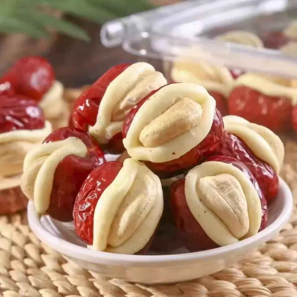 贴牌代工腰果泡芙枣奶枣独立装一件代发新疆夹心红枣腰果奶芙枣