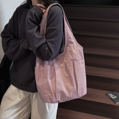 純色のシングル肩の脇の下に大容量のトートバッグを包んでいます。