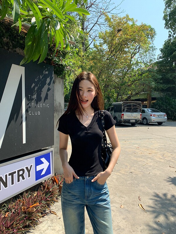 你好卡农 鸡心领插肩袖短袖t恤女夏2025新款修身显瘦V领简约上衣|undefined