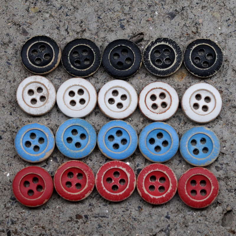 Old and incomplete color four-eyed wooden buttons retro literary style cotton and linen shirt long skirt buttons wide-brimmed four-eyed buttons