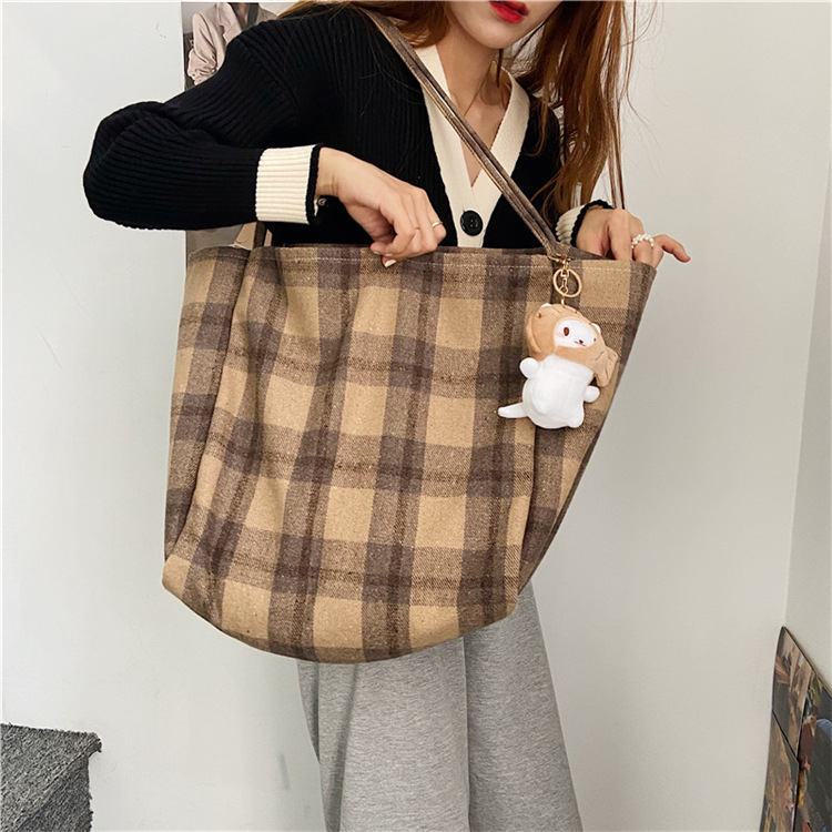 0981 Simple ins checkered woolen single-shoulder bag, hand-held cloth bag, student large-capacity shopping bag, laid-back style women's bag undefined