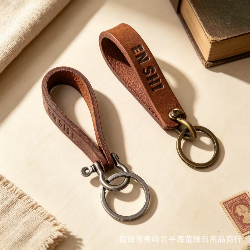 Vegetable-tanned leather keychain, 4mm thick, car lanyard, antique silver and bronze hardware, supports custom corporate logo Vegetable-tanned leather keychain, 4mm thick, car lanyard, antique silver and bronze hardware, supports custom corporate logo
