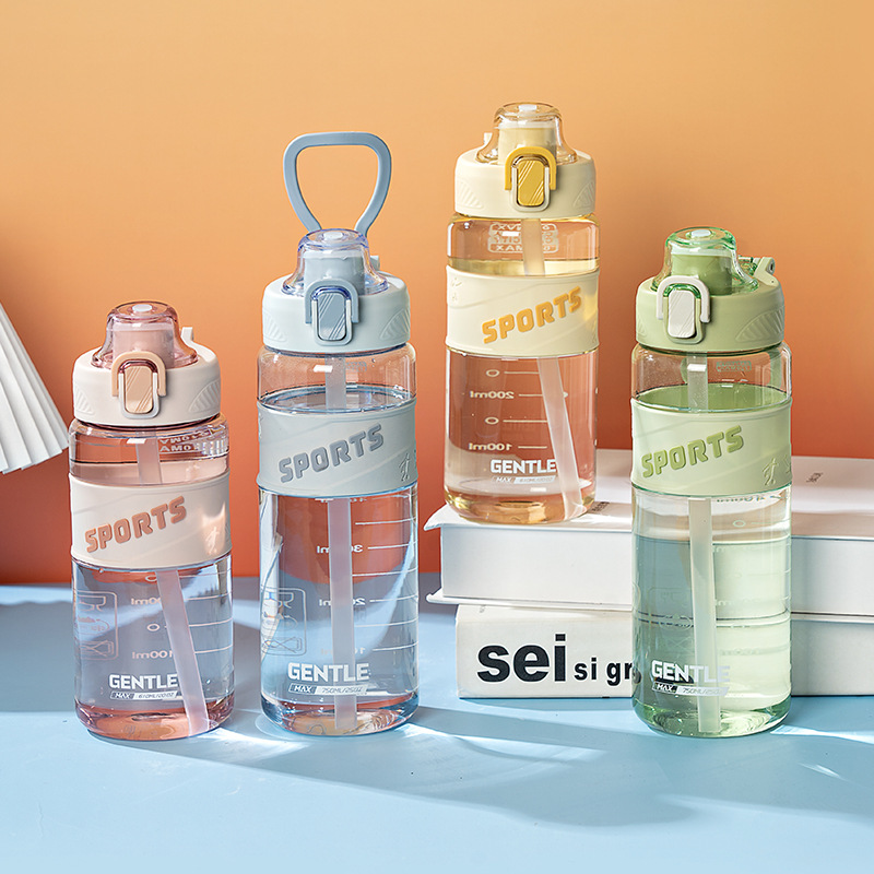 Yitong tazas de agua deportivas de alta capacidad de acondicionamiento físico de alta temperatura de plástico para estudiantes de secundaria botella de agua portátil verano