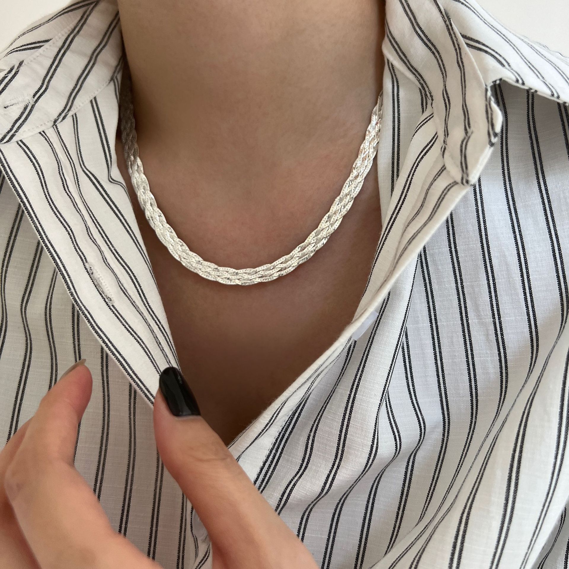 Design woven necklace