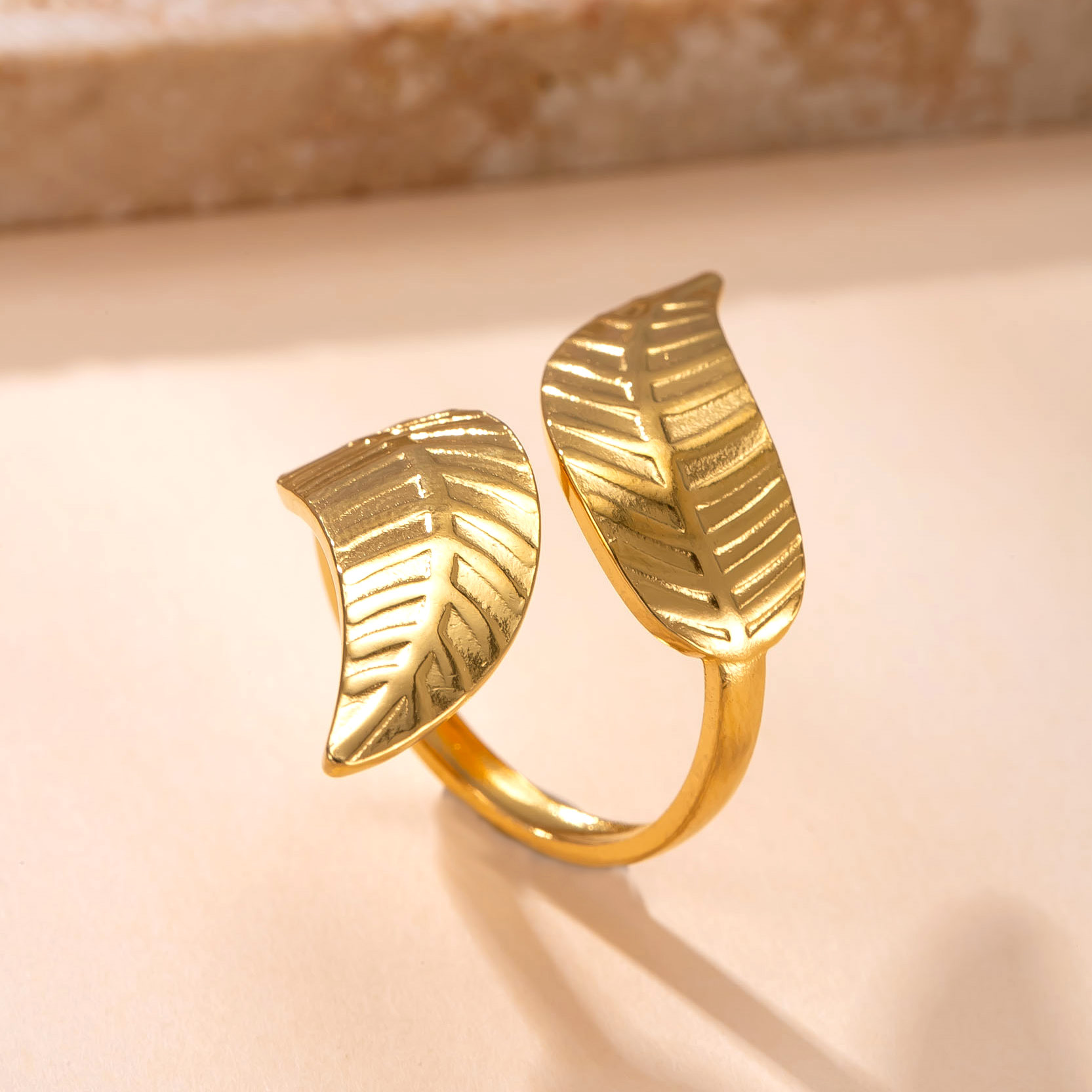 Anillo de acero inoxidable europeo y americano Moda femenina Anillo de estrella de mar hidráulico geométrico Chapado en oro de 18 quilates Anillo de amor Joyas de acero de titanio