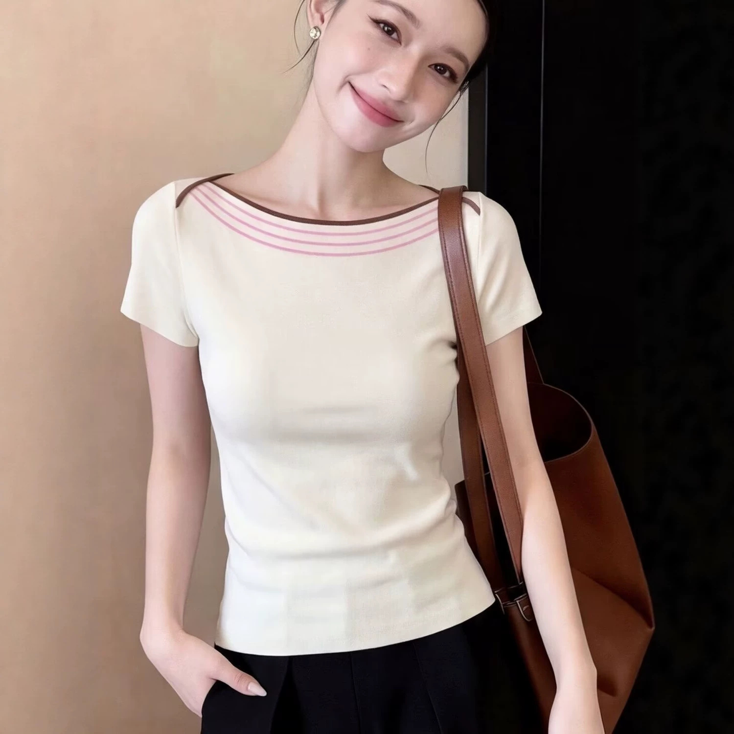 Áo thun ngắn tay nữ cổ tròn phong cách Hàn Quốc, thiết kế ôm eo tôn dáng — màu trắng chi tiết 2