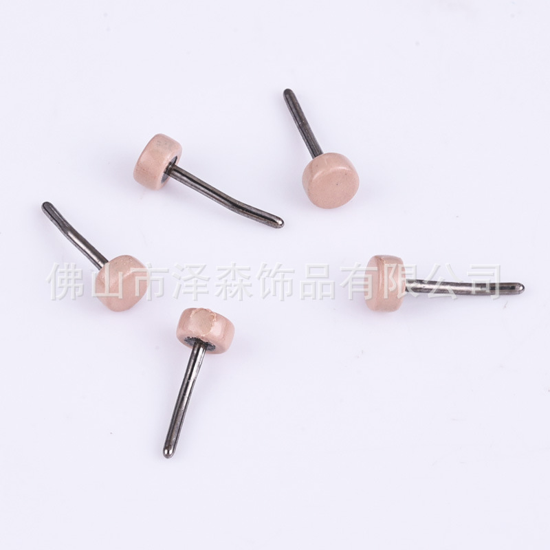 Pointed titanium steel lip stud product view