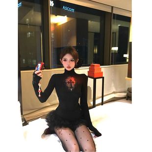 ק����I���ڸ���ʮ�ּ��U��΢͸���������Ů����ȹ�r�����b����