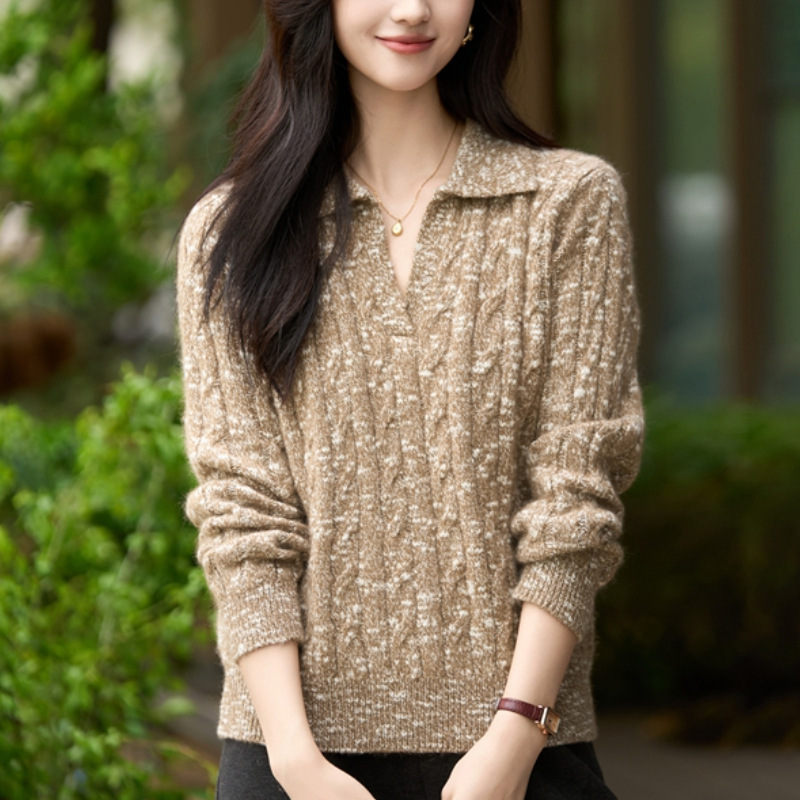 French-Style High-End Floral Yarn Polo Collar Retro Cable Knit Sweater for Women 2026 New Thick Versatile Knit Top