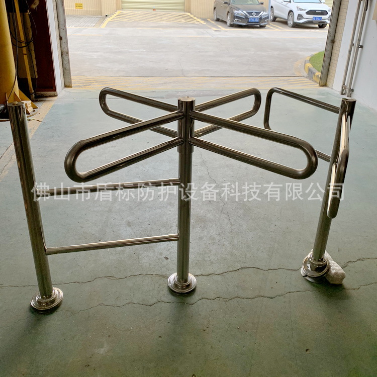 南宁超市小区行人旋转出入口道闸不锈钢半高门景区单限三棍闸价格