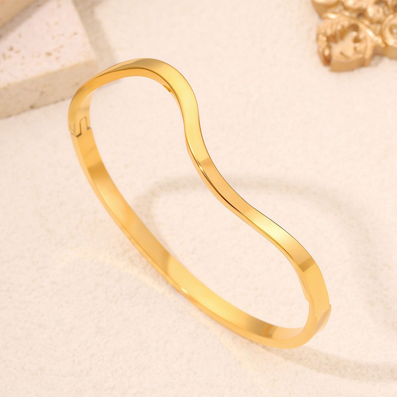 【145】Golden curve bracelet