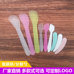 Tメーカー美容院のマスクスプーンの三日月型のクリームはスプーンのプラスチックのスクレーパーのマスクの棒を分けて卸売りします。