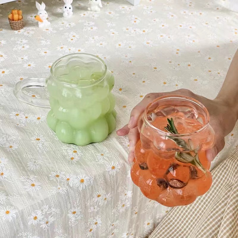 En stock de vidrio de borosilicato de uva taza de agua taza de café de vidrio transparente con mango taza de jugo taza de leche de una sola capa