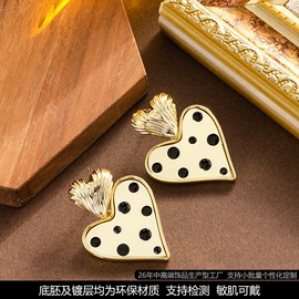 耳环;耳钉;戒指