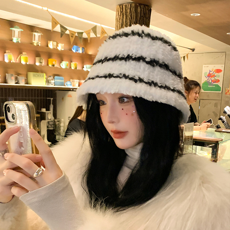Cappello a secchiello in peluche donna, invernale a righe caldo_voghion.com