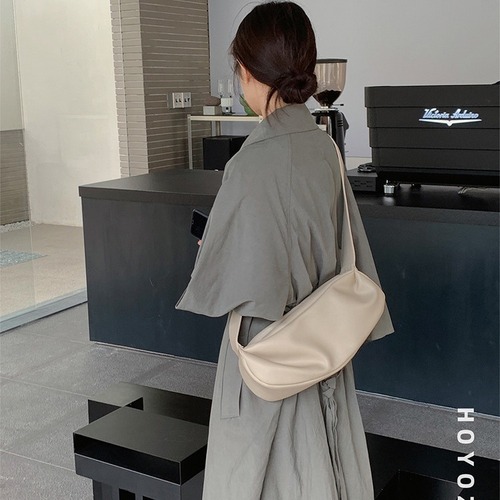 European and American minimalist soft leather pleated bag large capacity lazy crossbody dumpling cloud armpit bag 2024 new shoulder bag