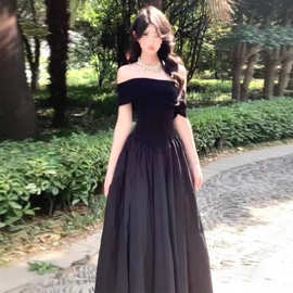 黑色斜肩飘带大裙摆连衣裙女夏法式气质赫本风掐腰显瘦一字肩长裙