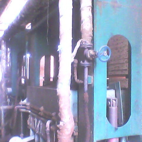 出售二手刨花墩热压机，生 产刨花墩、木屑墩用的热压机