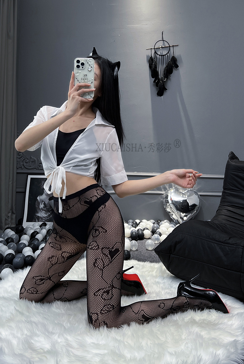 Black Fishnet Lace Thigh-High Stockings with Non-Slip Garters, One Size — detail image 5