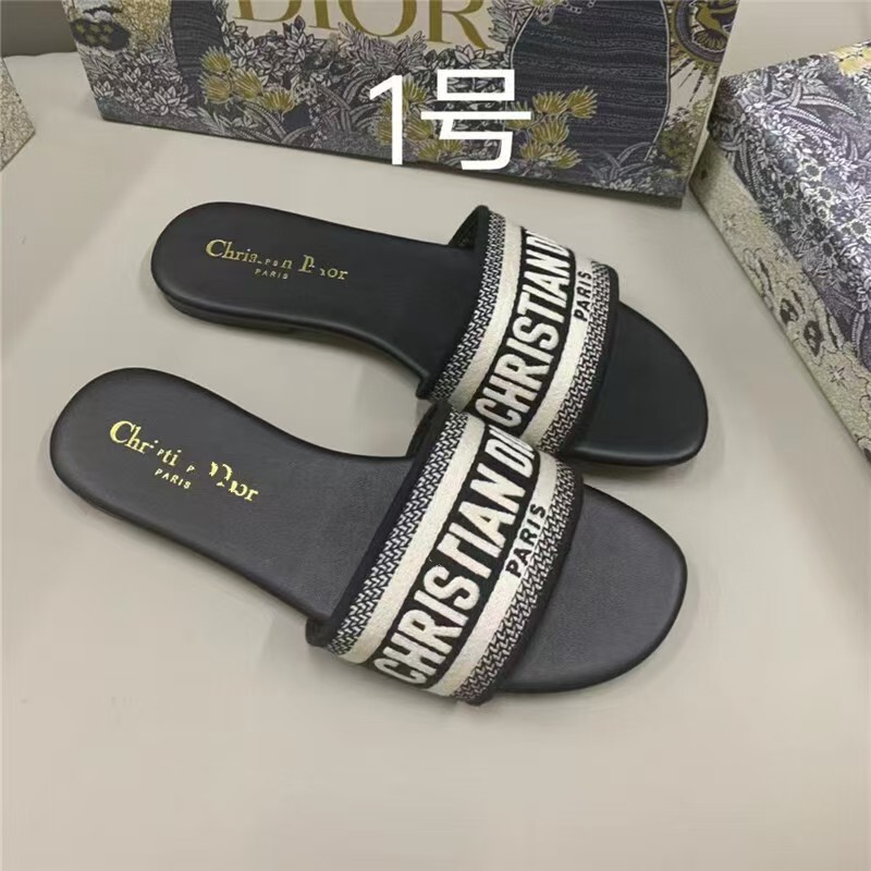 Classic Foreign Trade D-Brand Slippers, Embroidered One-Strap Women's Sheepskin Slippers, Direct Sales from the Manufacturer, Available in Bulk at Competitive Prices
