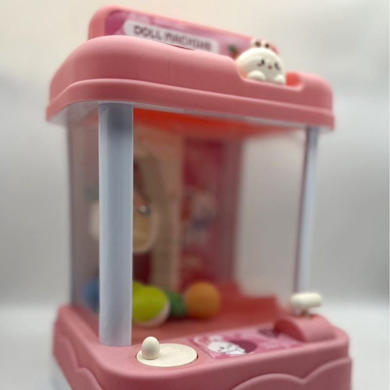 六一子供の日にミニで子供を捕まえます。小型家庭用の子供用の大きいサイズの子供用のおもちゃを挟んで、子供の卵をひねります。|undefined