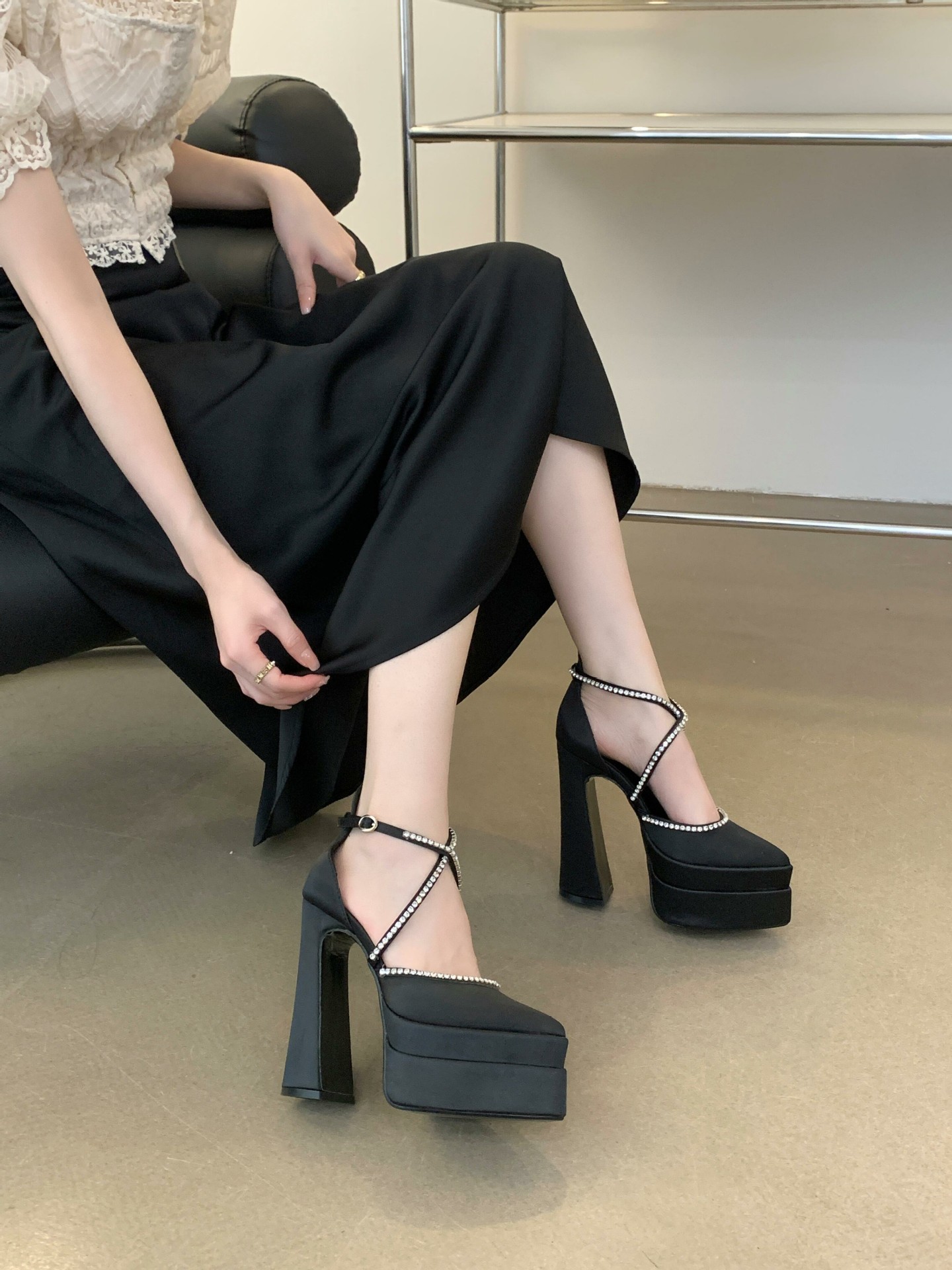 Giày cao gót nữ mũi nhọn satin gót dày thời trang xuân hè — Màu đen chi tiết 10