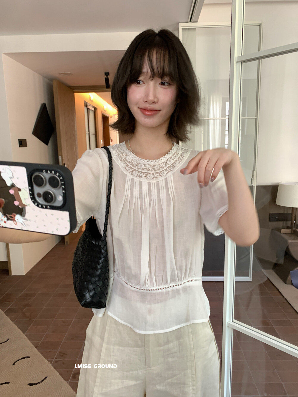 Áo sơ mi nữ tay ngắn phối ren cổ điển chất liệu tơ tằm linen — trắng ngà chi tiết 17
