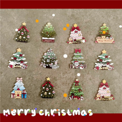 クリスマス冷蔵庫はクリスマスツリーを貼っています。