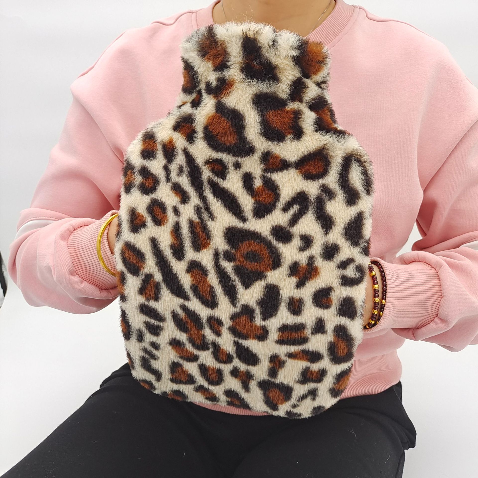 En stock lindo en forma de corazón mano más caliente bolsa de agua portátil creativo llenado de inyección de agua bolsa de agua caliente moda portátil bolso caliente al por mayor