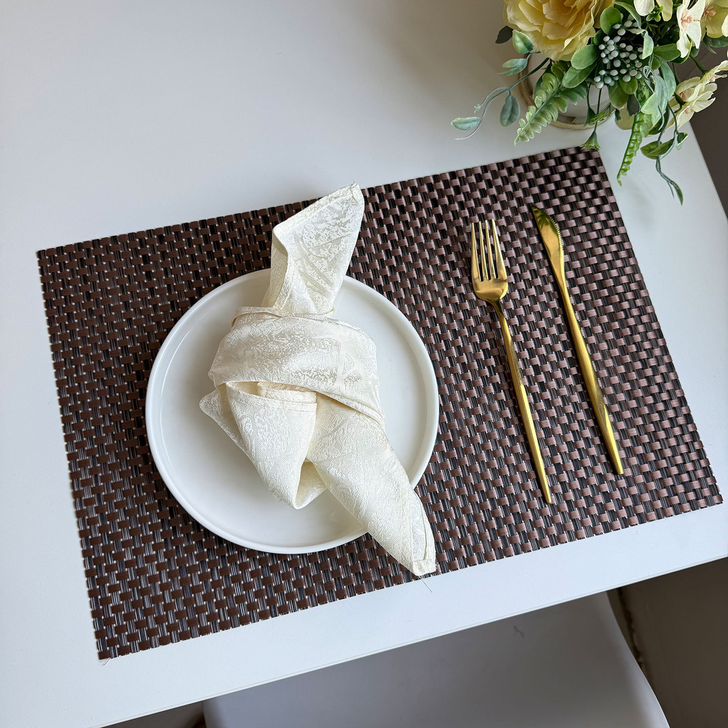 Cojín de comedor de PVC Teslin 8x8 espesar cojín de platos de comedor occidental alojamiento de mesa de hotel transfronterizo cojín de taza de té de lujo ligero oro