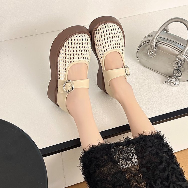 Sandalias de moda para mujeres 2026 nuevo verano agujero de red mitad zapatillas con una sola gruesa cabeza grande zapatillas frías con falda