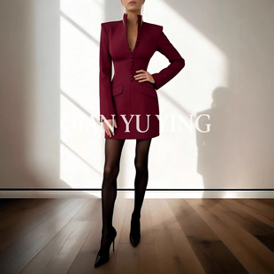 �W��2026ƴ�ӿ羳Ů�b���|��ɫ���I���ſ��L�����bȹ�����@�ݶ�ȹ