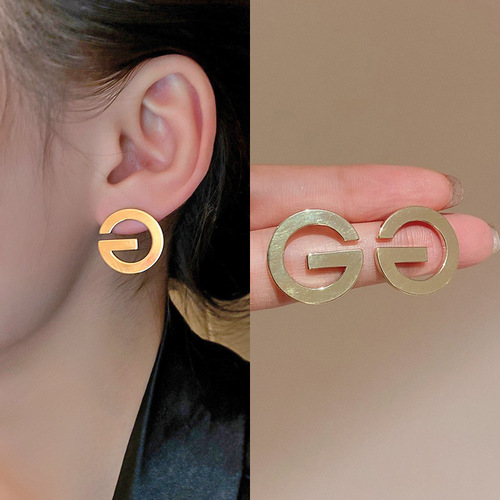 Simple metal letter 925 silver needle earrings, high-end, versatile ins fashion earrings, personalized temperament, Hong Kong style earrings