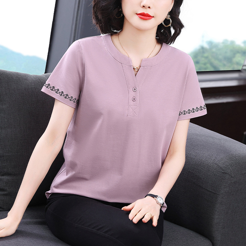 2024 New Summer Mom Wear Short-Sleeved Women's T-Shirt Simple V Neck Embroider Design Loose Slimming Look Splicing Women's Clothing