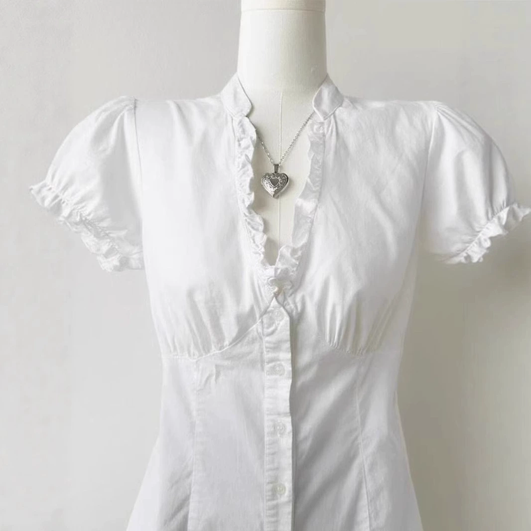 Женская рубашка на заказ, белая, с V-образным вырезом, новый дизайн лета 2025, нишевый стиль, тренд этого года, красивая рубашка с отложным воротником.