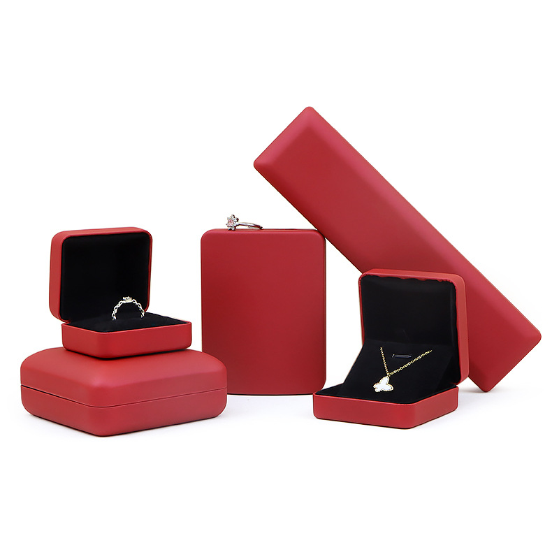 红色PU铁盒高档婚礼首饰盒戒指吊坠手镯手链创意珠宝求婚礼品盒子