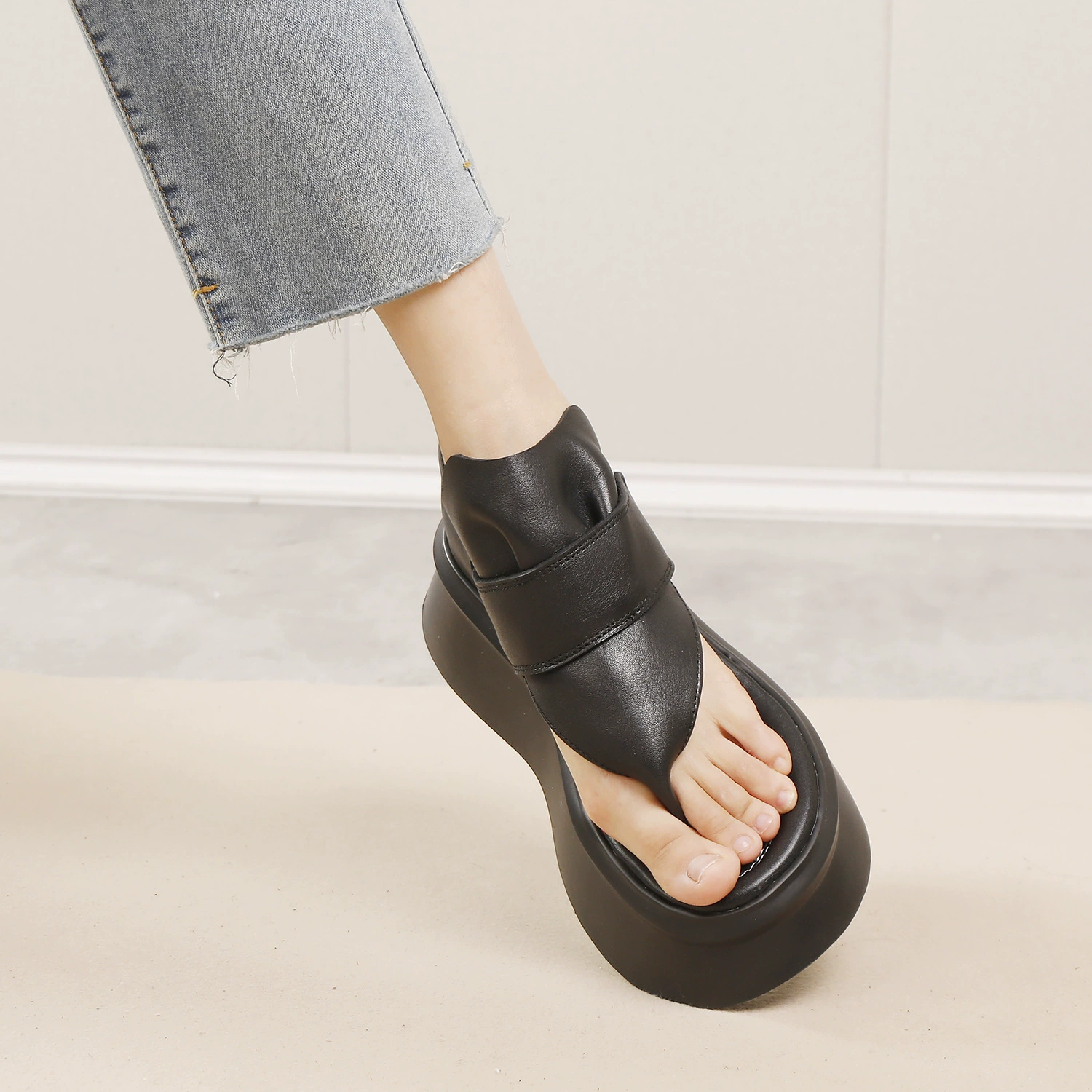 2025 новая летняя женская туфля на носке сандалии